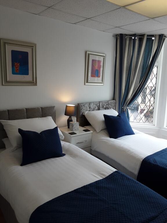 The Cardoun room 2
