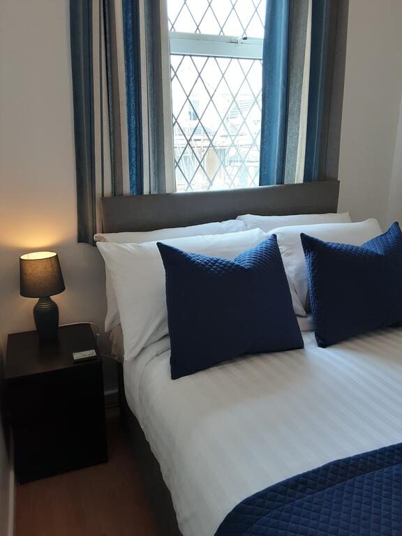 The Cardoun room 5